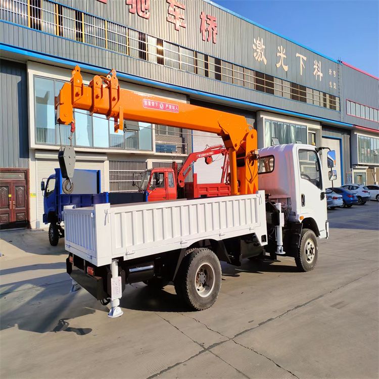 辛集市三轮随车吊定制 农用改装机自备吊中瑞长期出售